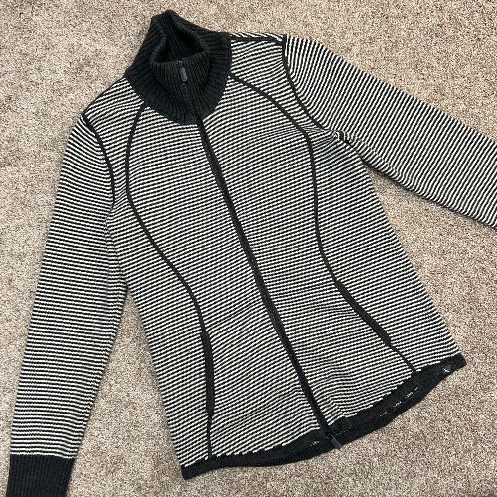 Eddie Bauer Women Full Zip Striped Knit Jacket Women Size Medium Gray White (153